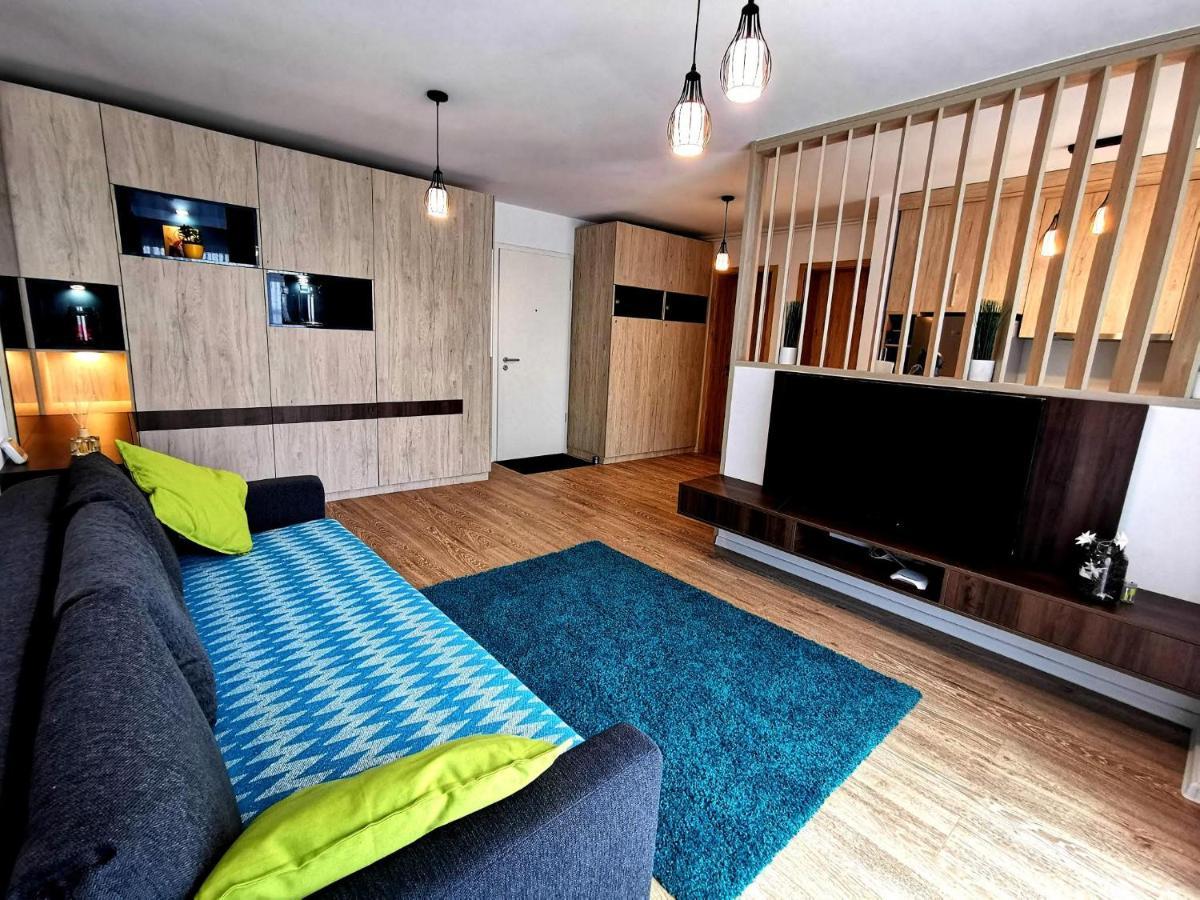 Modern Coresi Apartment